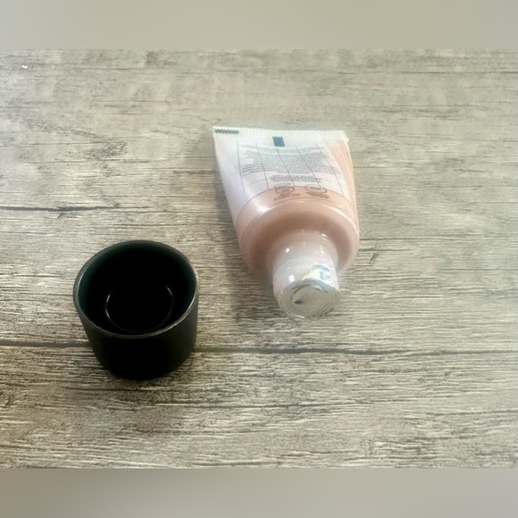 dwtn paris Liquid Eyeshadow in Rose Gold 10ml - Picture 4 of 4